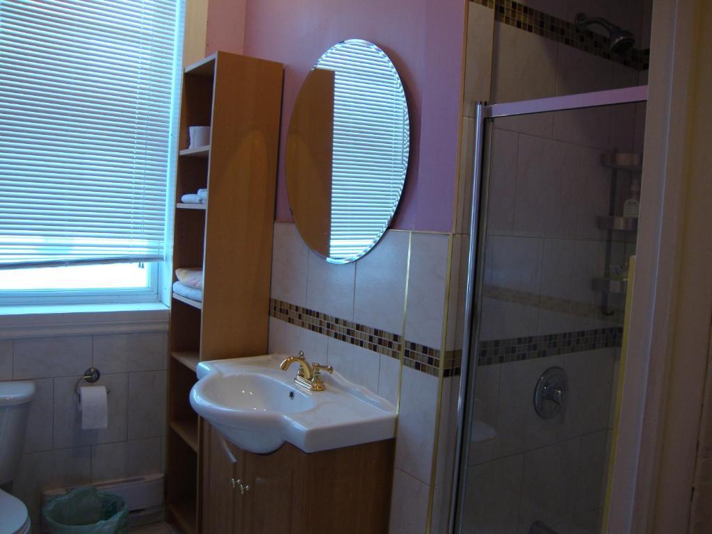 Hotel & Suites Place Des Arts モントリオール 部屋 写真