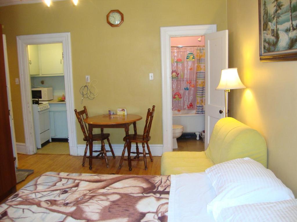 Hotel & Suites Place Des Arts モントリオール 部屋 写真
