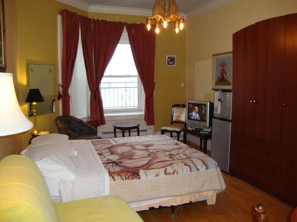 Hotel & Suites Place Des Arts モントリオール 部屋 写真